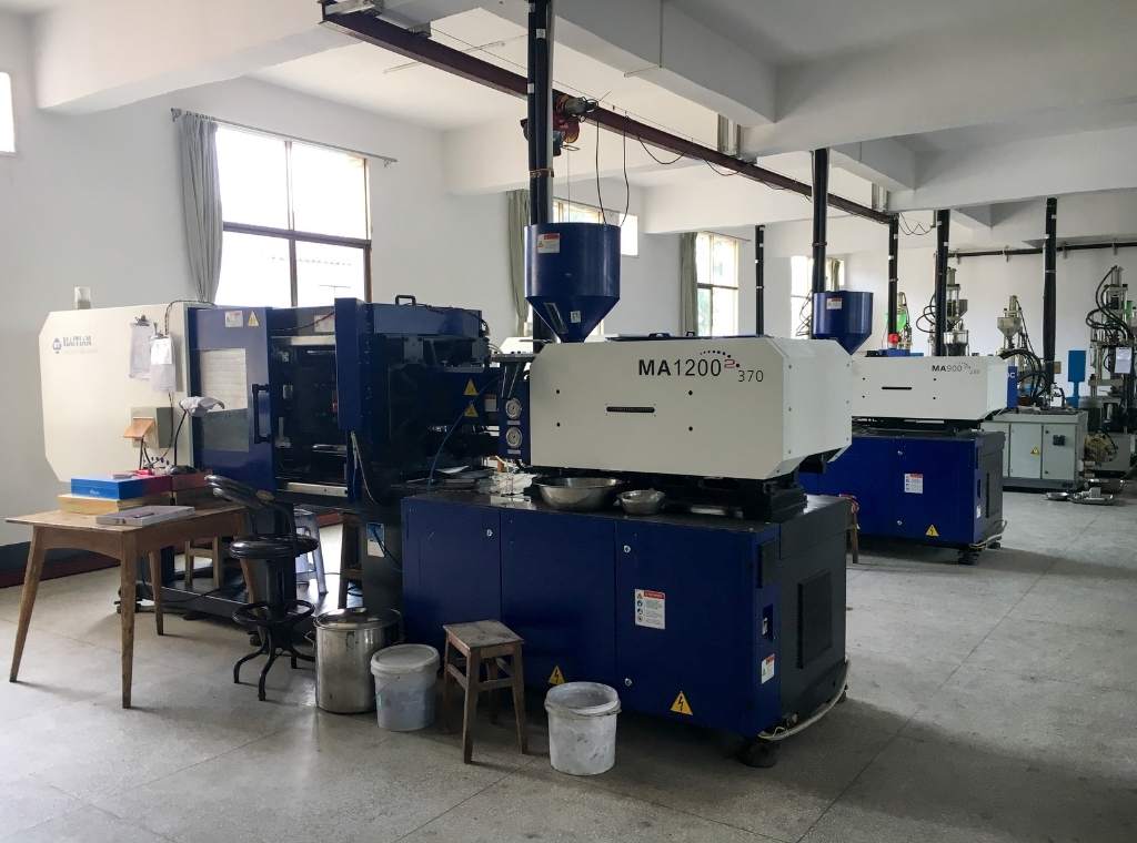 Sintering production machines and manufacturing line inside a factory